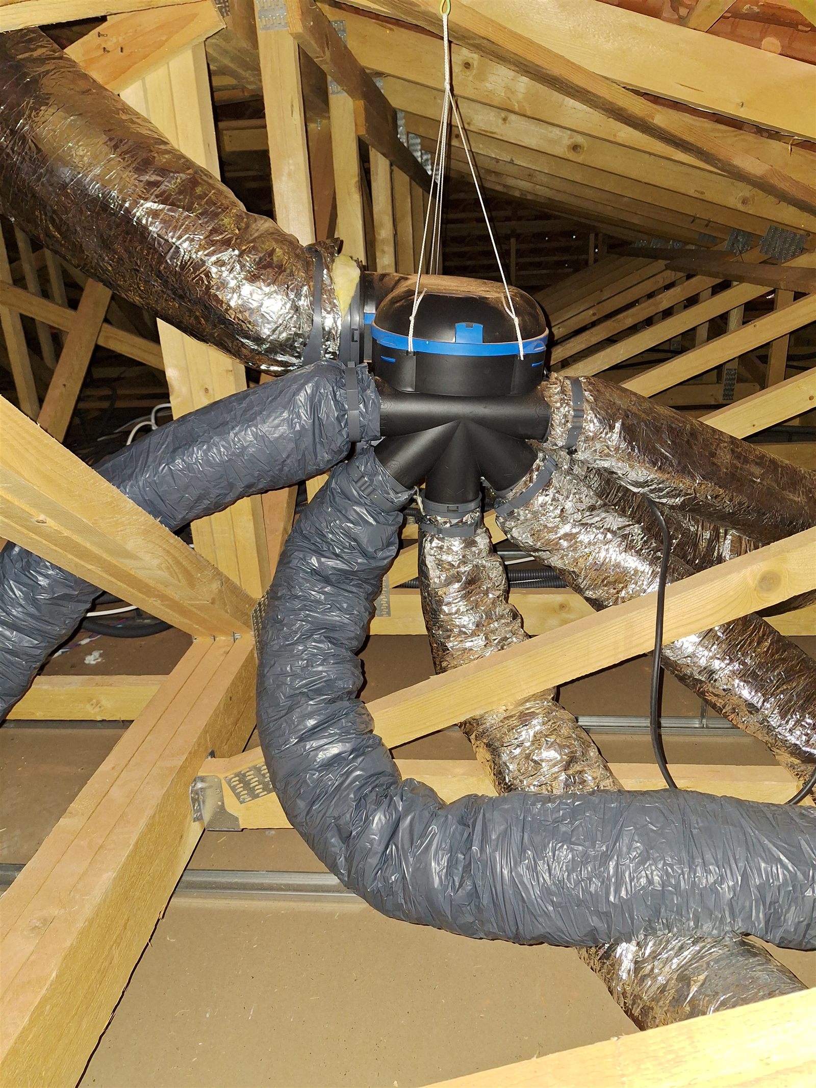 Réseau de VMC installé dans des combles